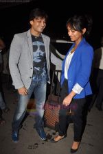 Vivek Oberoi leaves for IIFA with family in Mumbai Airport on 23rd June 2011 (26).JPG